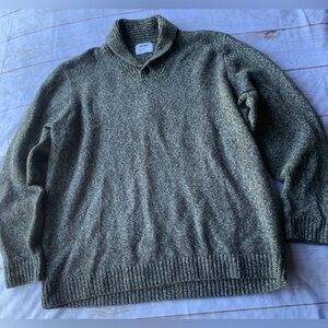 Old Navy Gray Sweater Size XXXL. Pit to pit 28”